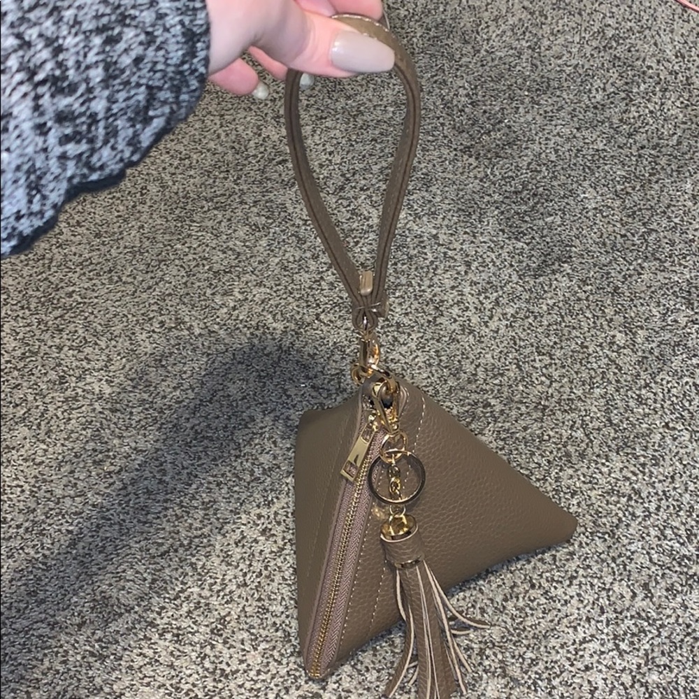 Pyramid shaped wristlet purse